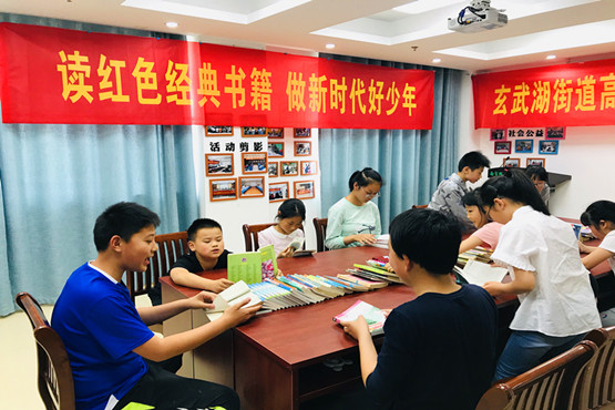 玄武湖街道高信园区楼宇关工委开展青少年读书活动 (2)_副本.jpg