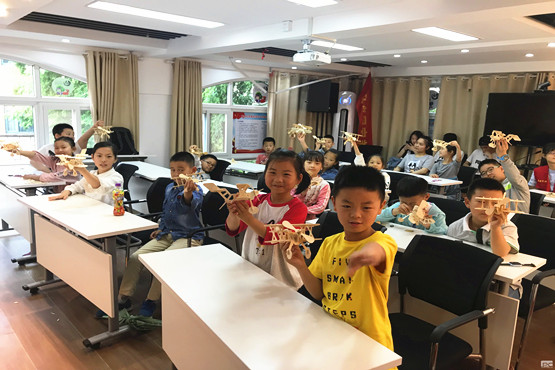 玄武湖街道关工委开展青少年航模知识讲座 (1)_副本.jpg
