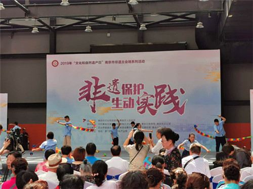 秦淮区双塘街道五福街社区参加南京非遗游乐会活动.jpg