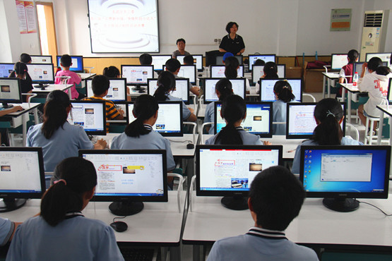 玄武区举办“庆祝新中国成立70周年”中小学生电子报决赛 (2)_副本.jpg