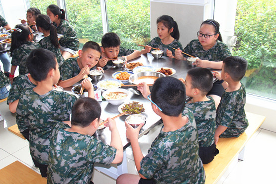 玄武湖街道组织青少年暑期“红色之旅”夏令营 (3)_副本.jpg