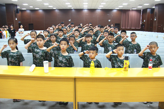 玄武湖街道组织青少年暑期“红色之旅”夏令营 (2)_副本.jpg