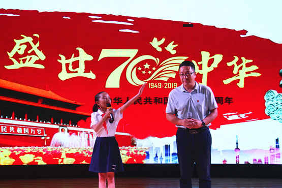 玄武区举办庆祝建国70周年老少同台演讲比赛 (6).jpg