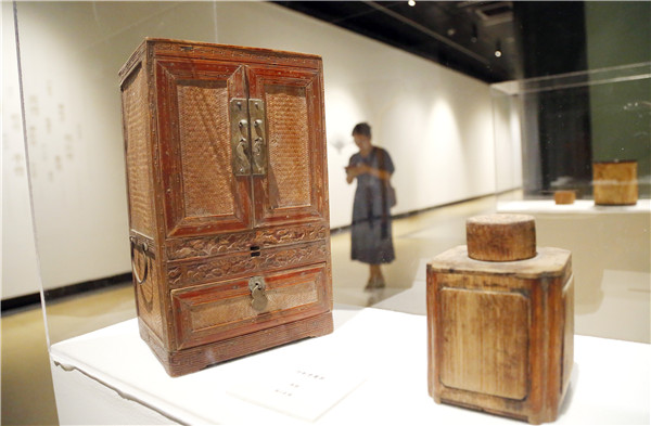 一夏清凉：扇与江南雅文化展 （图片新闻  丁亮） (2).jpg