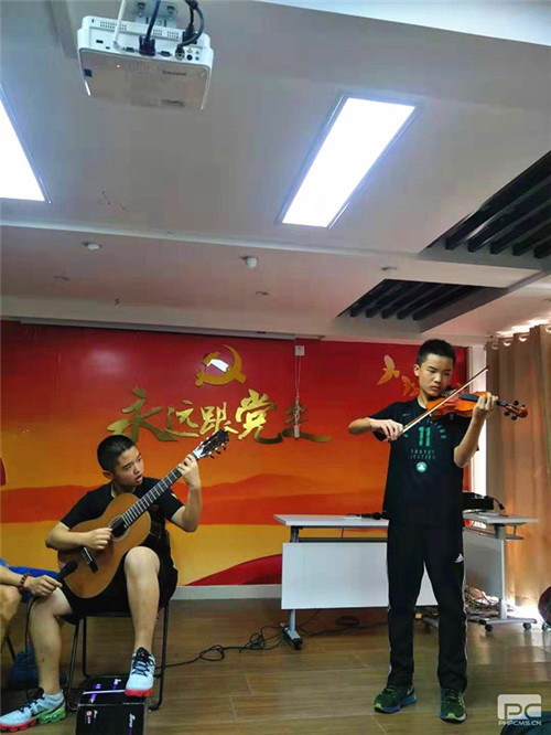 板仓社区关工委举办“暑期青少年吉他演奏”活动 (2)_副本.jpg