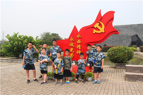 玄武湖街道暑期青少年“红色之旅”夏令营丰富多彩 (2).jpg