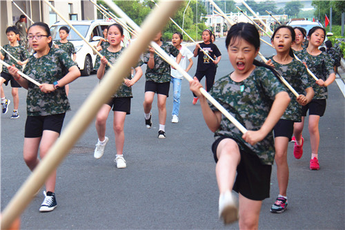玄武湖街道暑期青少年“红色之旅”夏令营丰富多彩 (3).jpg