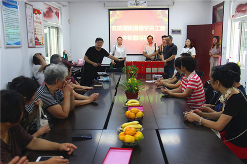玄武湖街道楼宇关工委节日慰问社区工作人员 (1).jpg