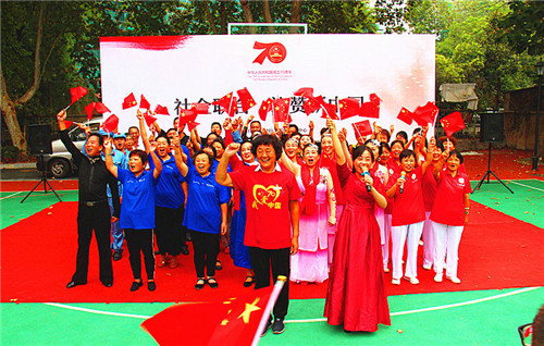 玄武湖街道关工委“5G联动”“红歌”礼赞新中国 (5).jpg