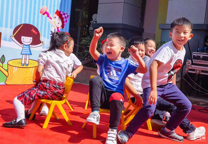 玄武湖街道组织青少年“才艺比拼”献礼新中国 (2)_副本.jpg