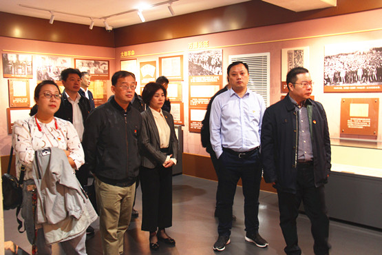 玄武湖街道关工委组织“五老”参观梅园新村纪念馆 (5).jpg