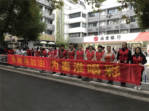 秦淮区双塘街道五福街社区青少年志愿者助力南马.jpg