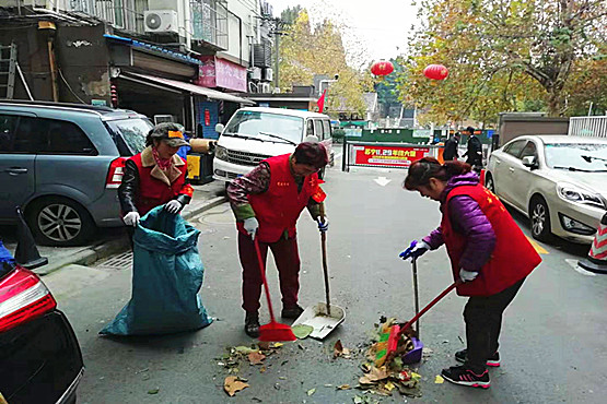 玄武湖街道“五老”志愿者助力全国文明城市创建 (1).jpg