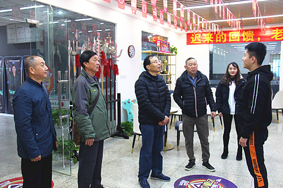 玄武区关工委到玄武湖街道调研指导楼宇关工委工作 (1)_副本.jpg