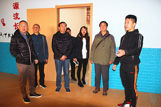 玄武区关工委到玄武湖街道调研指导楼宇关工委工作 (2)_副本.jpg