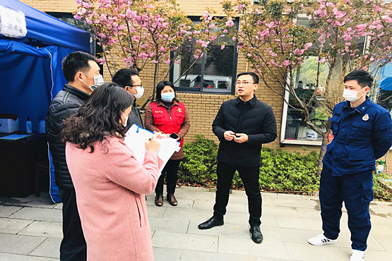 玄武湖街道关工委进行辖区学校开学准备工作检查 (1).jpg