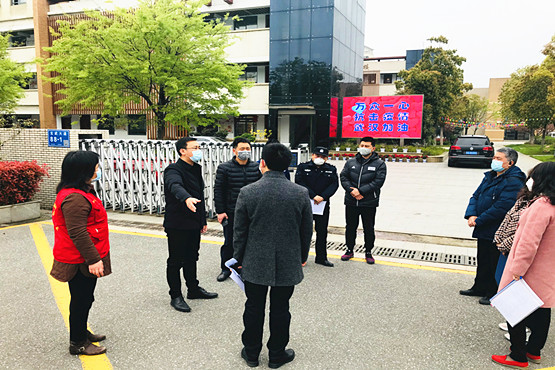 玄武湖街道关工委进行辖区学校开学准备工作检查 (2).jpg