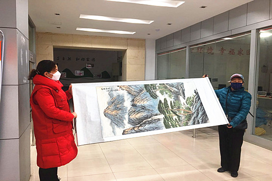 东方城社区“五老”志愿者朱淑凤捐画支持防疫0 (2).jpg