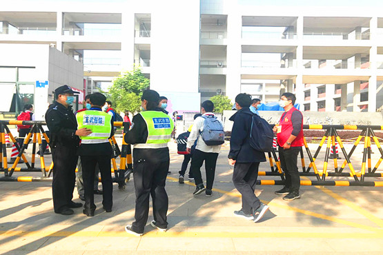 玄武湖街道关工委助力中、小学校开学复课 (1).jpg
