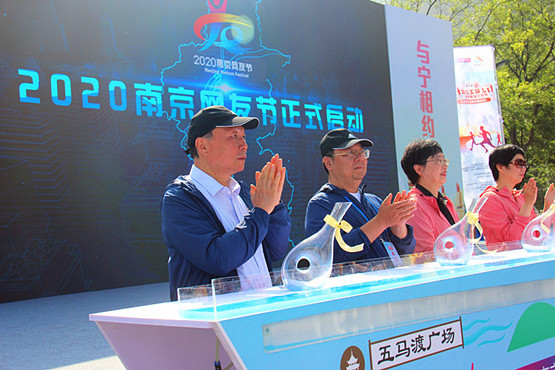 市关工委领导参加“行走南京最美江岸线”网络公益健步走活动 (2)_副本.jpg