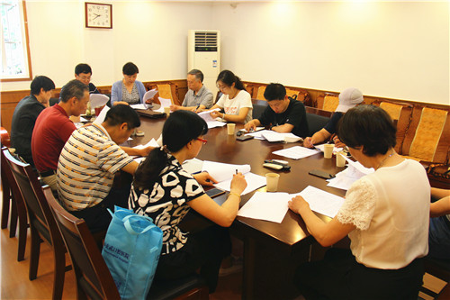 玄武区关工委组织学习讨抡“南京市校外教育辅导站建设意见” (01)_副本.jpg
