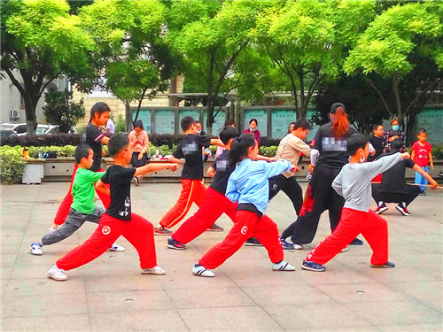 玄武湖街道关工委周末户外活动让青少年“嗨”起来 (2).jpg