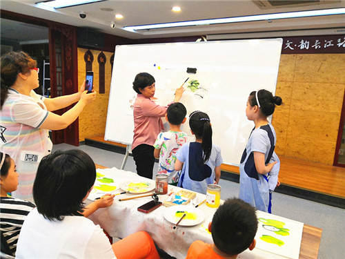 新街口街道关工委“少儿国画公益课堂”趣味浓厚 (1).jpg