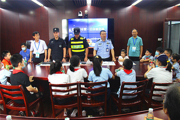 玄武湖街道青少年“警营体验”活动走进板仓派出所 (2).jpg