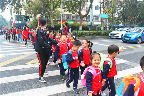 玄武湖街道关工委老少携手“快乐远足，亲近自然” (14)_副本.jpg