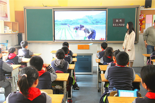 玄武区樱花小学把“光盘行动”根植于童心 (5).jpg