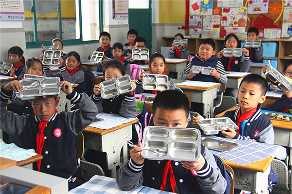 玄武区樱花小学把“光盘行动”根植于童心 (12).jpg
