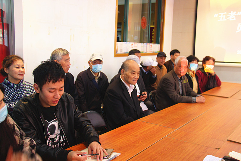 玄武湖街道召开“五老”网吧义务监督员座谈会 (4).jpg