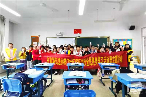 仙鹤门社区校站结合组织学生学手工衍纸画 (3).jpg