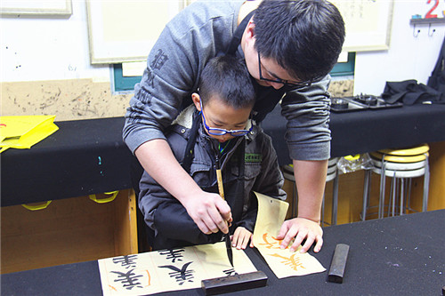 玄武湖街道关工委周未组织青少年学书法 (2)_副本.jpg