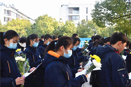 玄武湖街道关工委组织学生参加第七个国家公祭日活动 (6).jpg