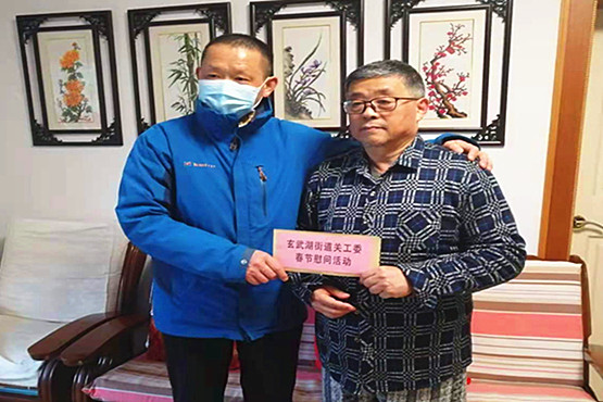 玄武湖街道关工委春节慰问“五老”志愿者 (2).jpg