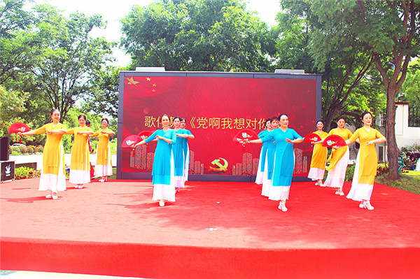 玄武湖街道关工委庆祝建党100周年广场活动 (5).jpg