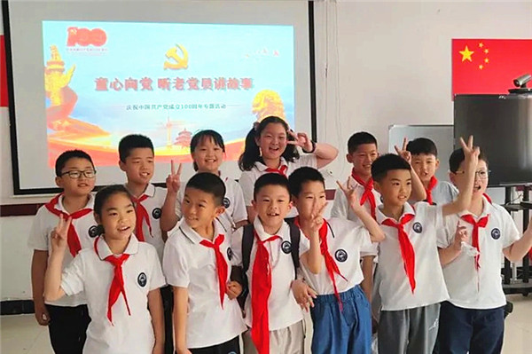 仙鹤门社区关工委老党员给青少年讲党史故事 (3).jpg