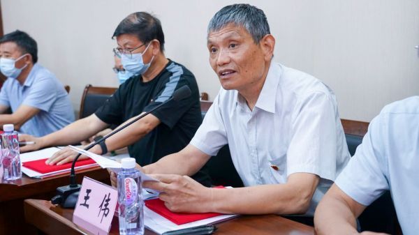 王伟.jpg