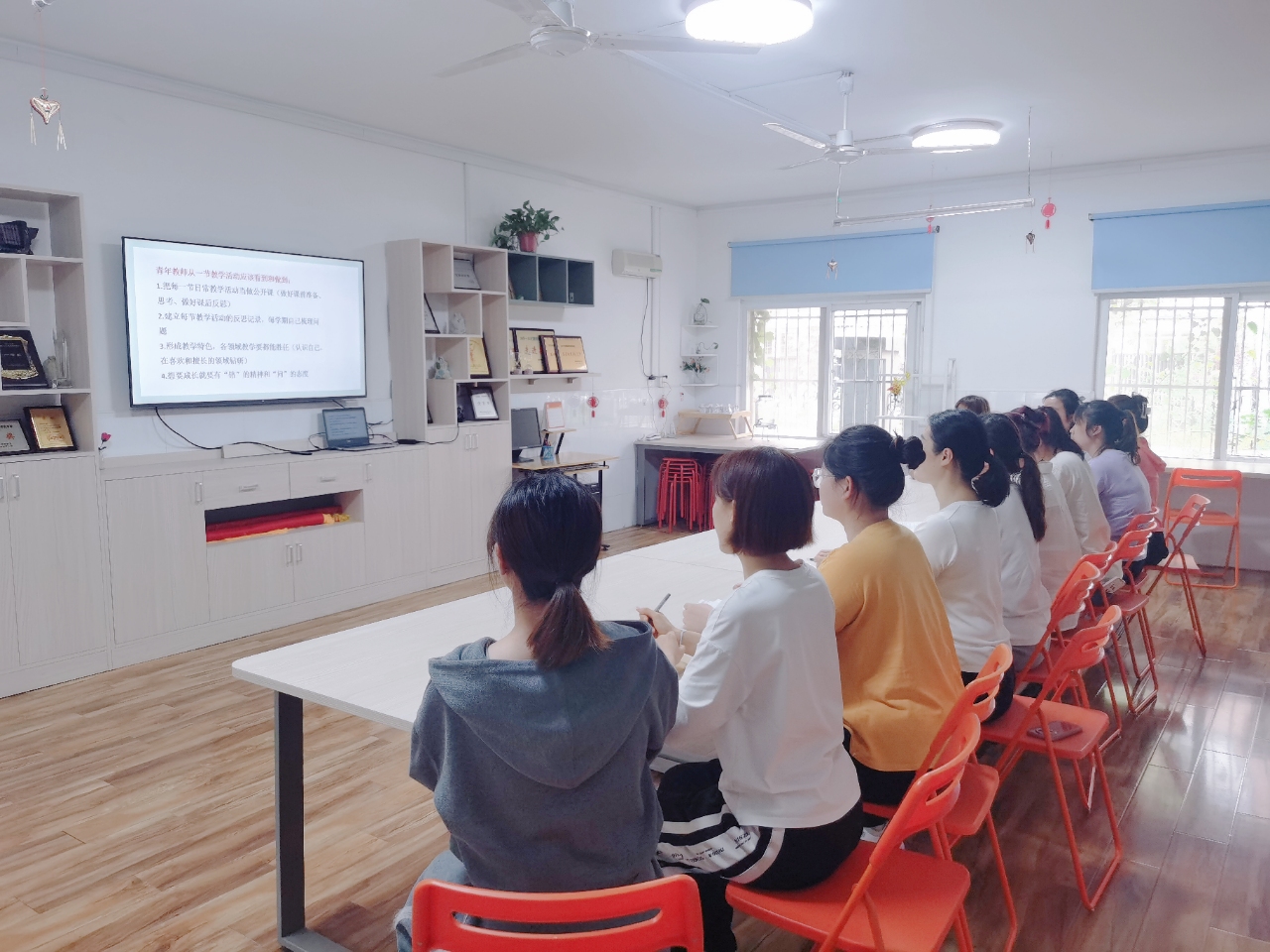 2023年5月4日沿河幼儿园开展青年教师教学观摩教研活动.jpg