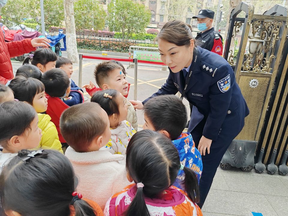 2023年3月30日沿河幼儿园开展防拐骗应急演练.jpg