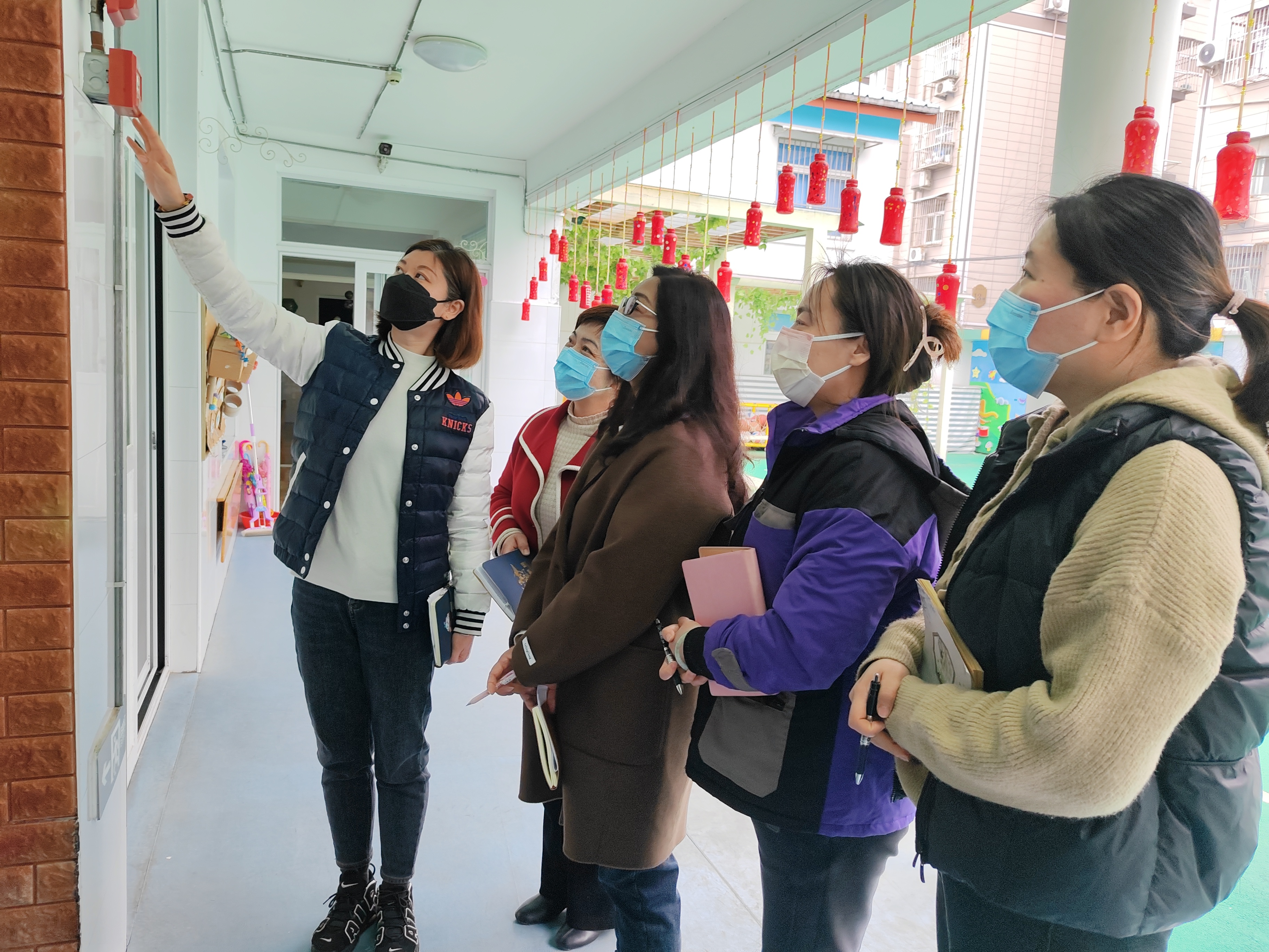 2023年4月4日沿河幼儿园开展假前校园安全检查工作.jpg