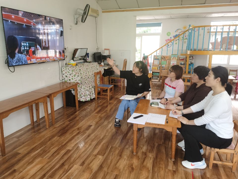 2023年5月23日沿河幼儿园开展数学学习共同体教研活动.jpg