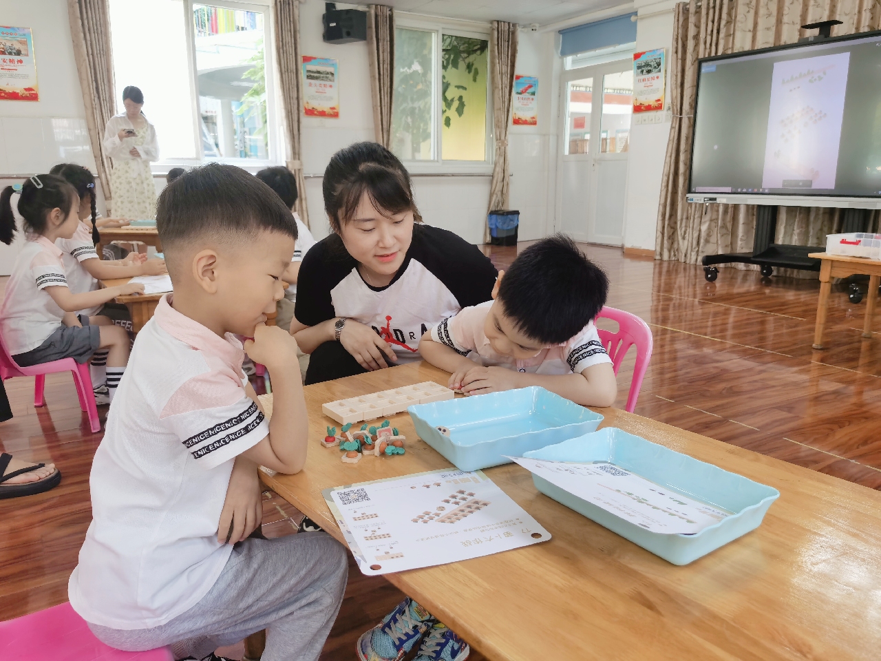 2023年6月9日沿河幼儿园开展“小材料大玩法”幼儿区域游戏教研活动.jpg