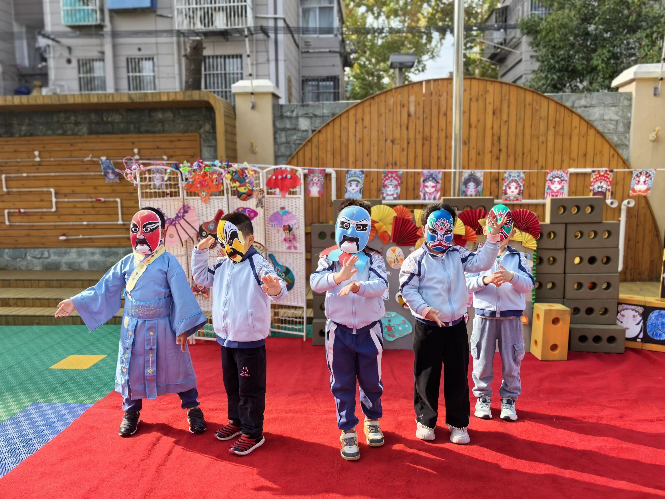 2024年11月14日沿河幼儿园开展中大班艺术社团活动“‘艺’起去玩啦”.jpg