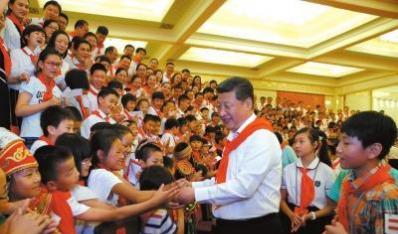 习近平：希望少年儿童都好好学习、天天向上